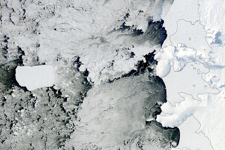 Long-Lived Iceberg Sails Away