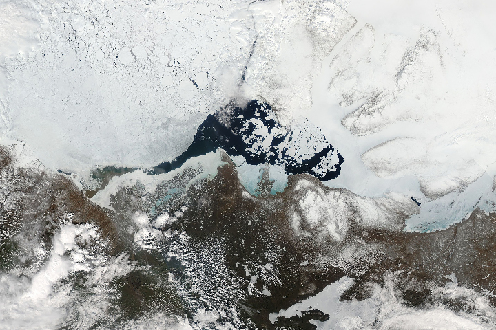Splintering Sea Ice in the Amundsen Gulf