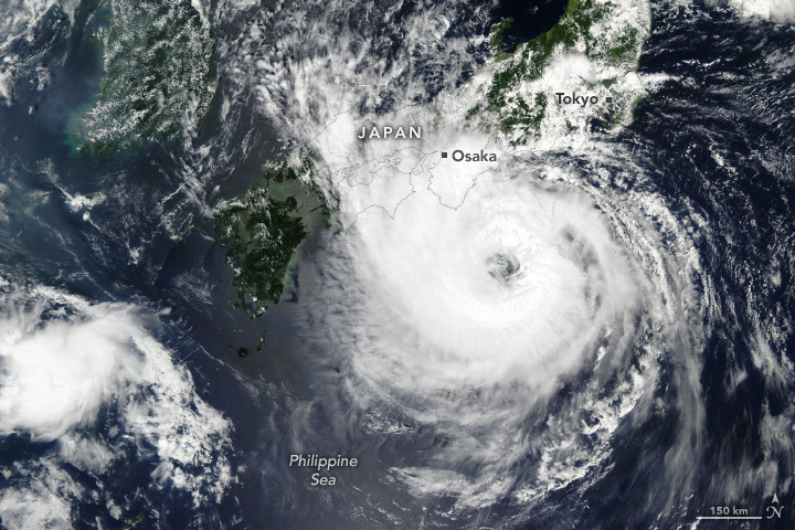 Typhoon Lan Lashes Japan