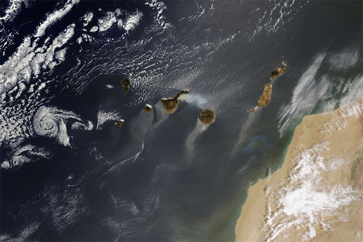 A Dynamic Day Over the Canary Islands - selected child image