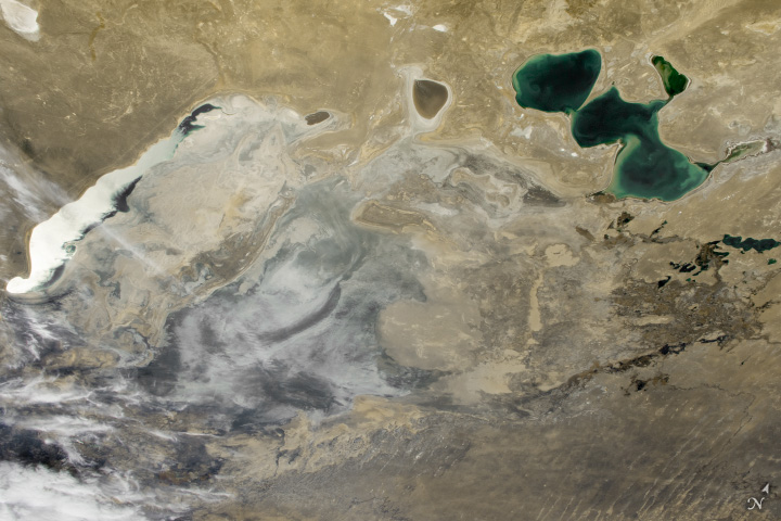 Dunes and Desert Replace the Aral Sea