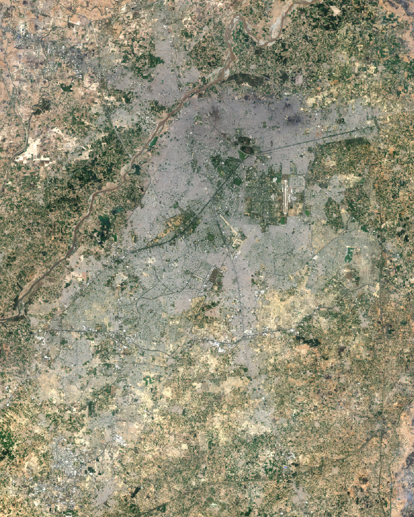 Landsat Image Gallery - Beating the Heat in Pakistan