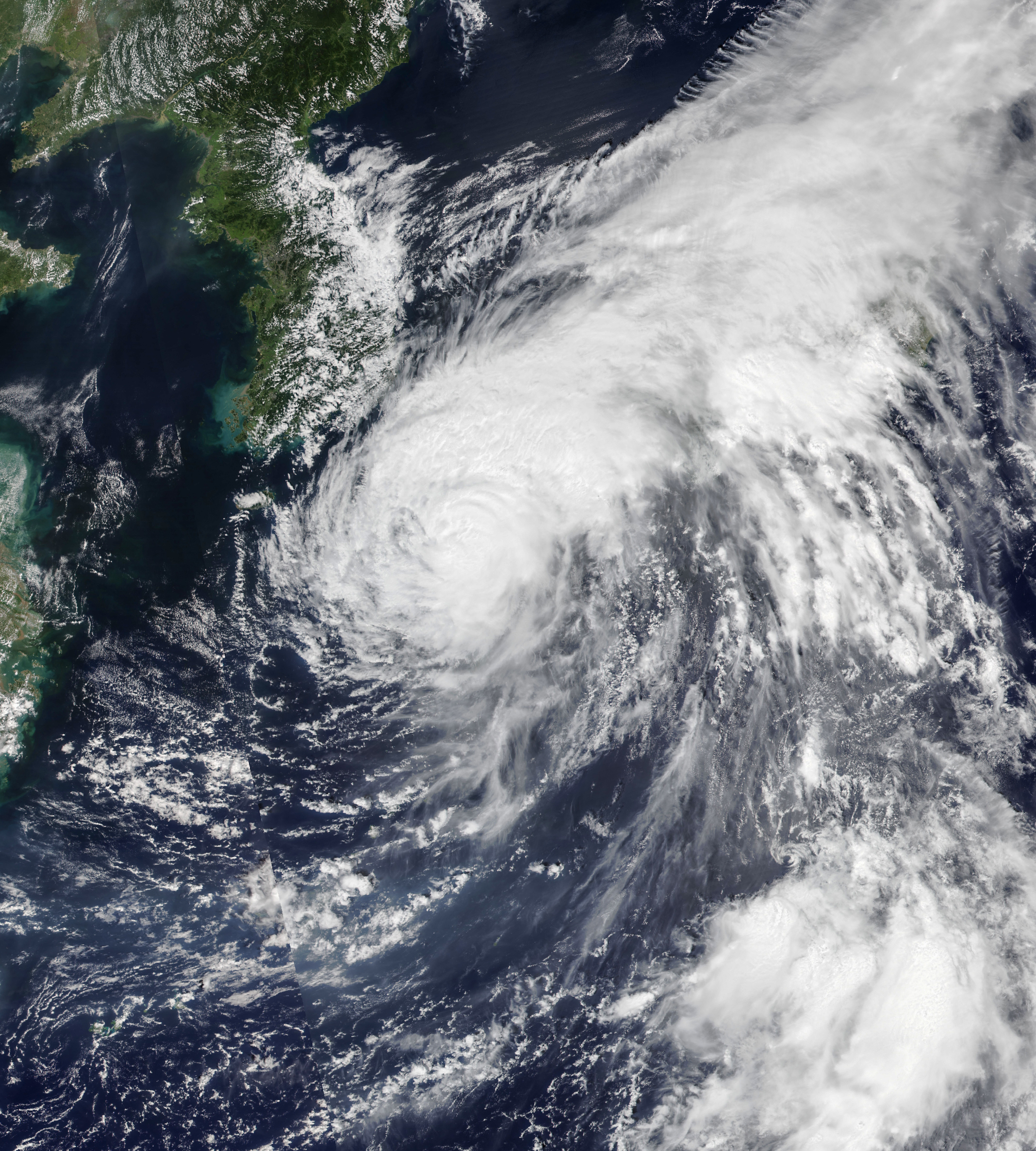 Typhoon Shanshan Pummels Japan - related image preview