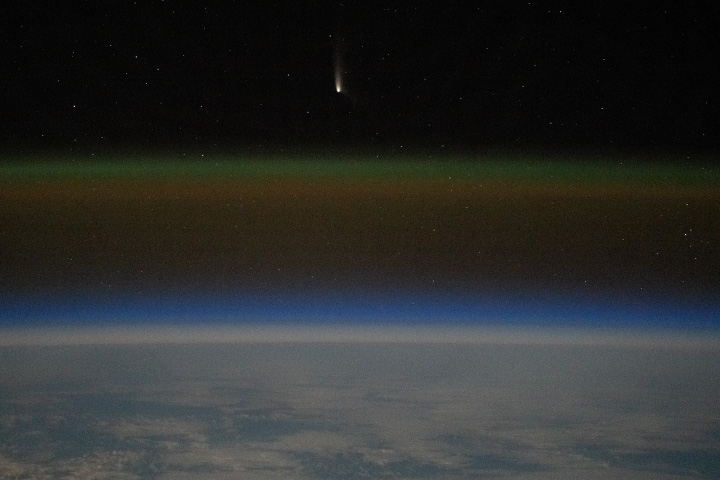 Comet Tsuchinshan-ATLAS comes from the distance