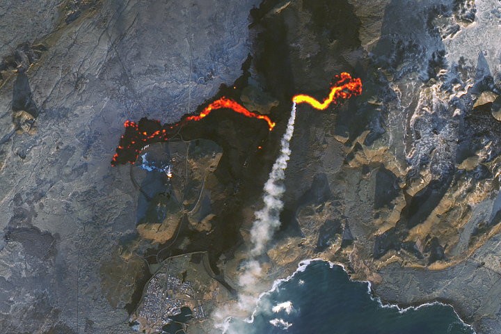 Lava Nears Iceland’s Blue Lagoon