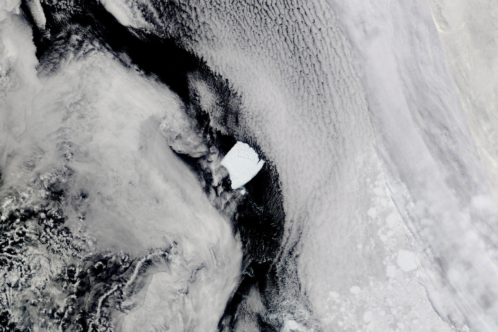 Antarctic Iceberg Spins Out