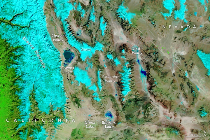 A false-color image of the same area shows the same network of dried lakes. This image is identical to the neighboring  natural-color version except that the false-color version makes it easier to see the water (dark blue) that pooled in some of the lakes after wet weather.