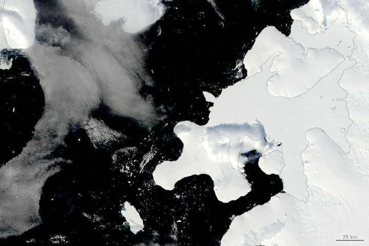 New Antarctic Iceberg Speeds Off - related image preview