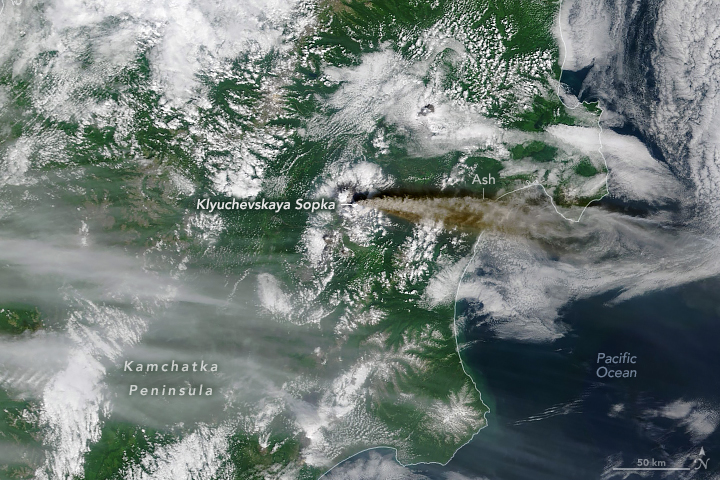 Ash Streams from Klyuchevskaya Sopka - related image preview