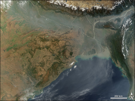 Smog over the Bay of Bengal