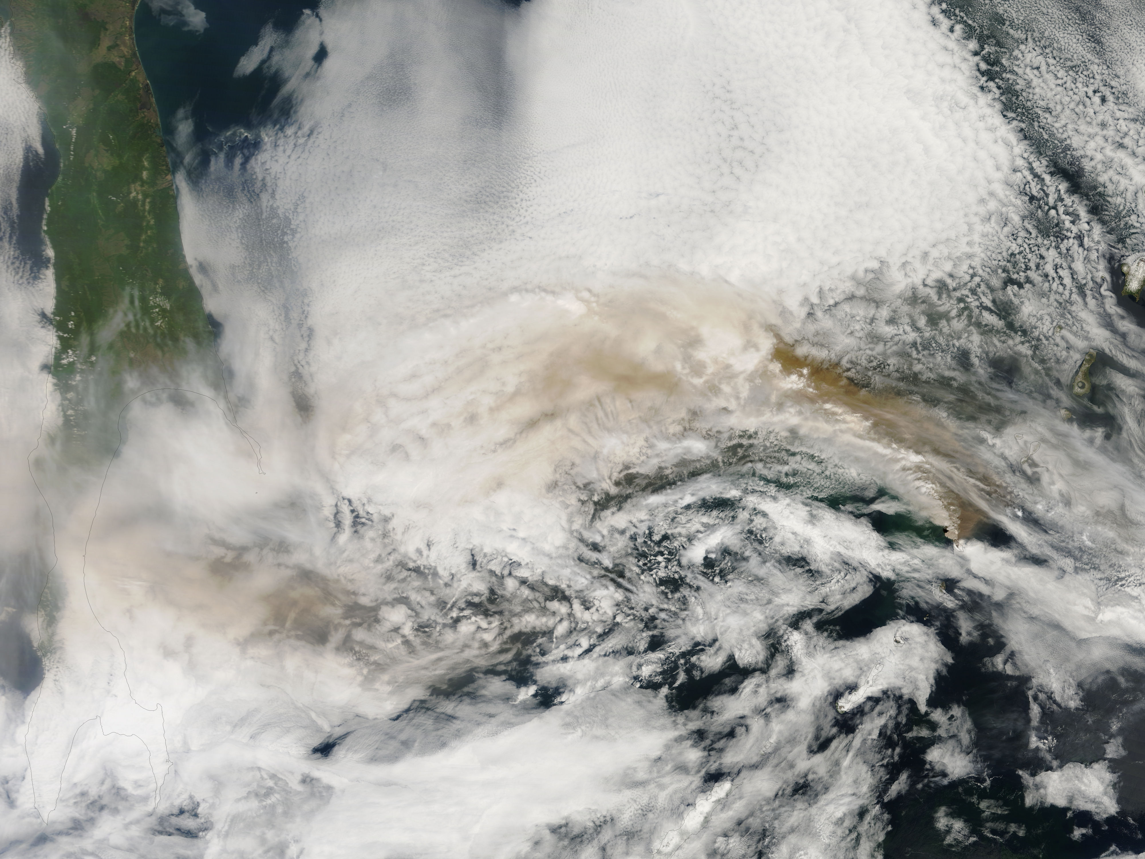 Sarychev Peak Plume Crosses Sea of Okhotsk - related image preview