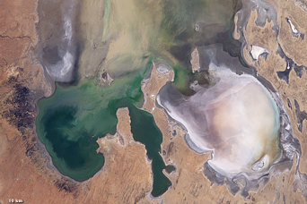 Lake Eyre Filling Peaks - related image preview
