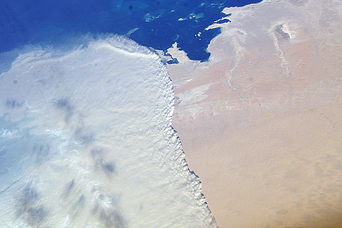 Massive Sandstorm in Qatar - related image preview