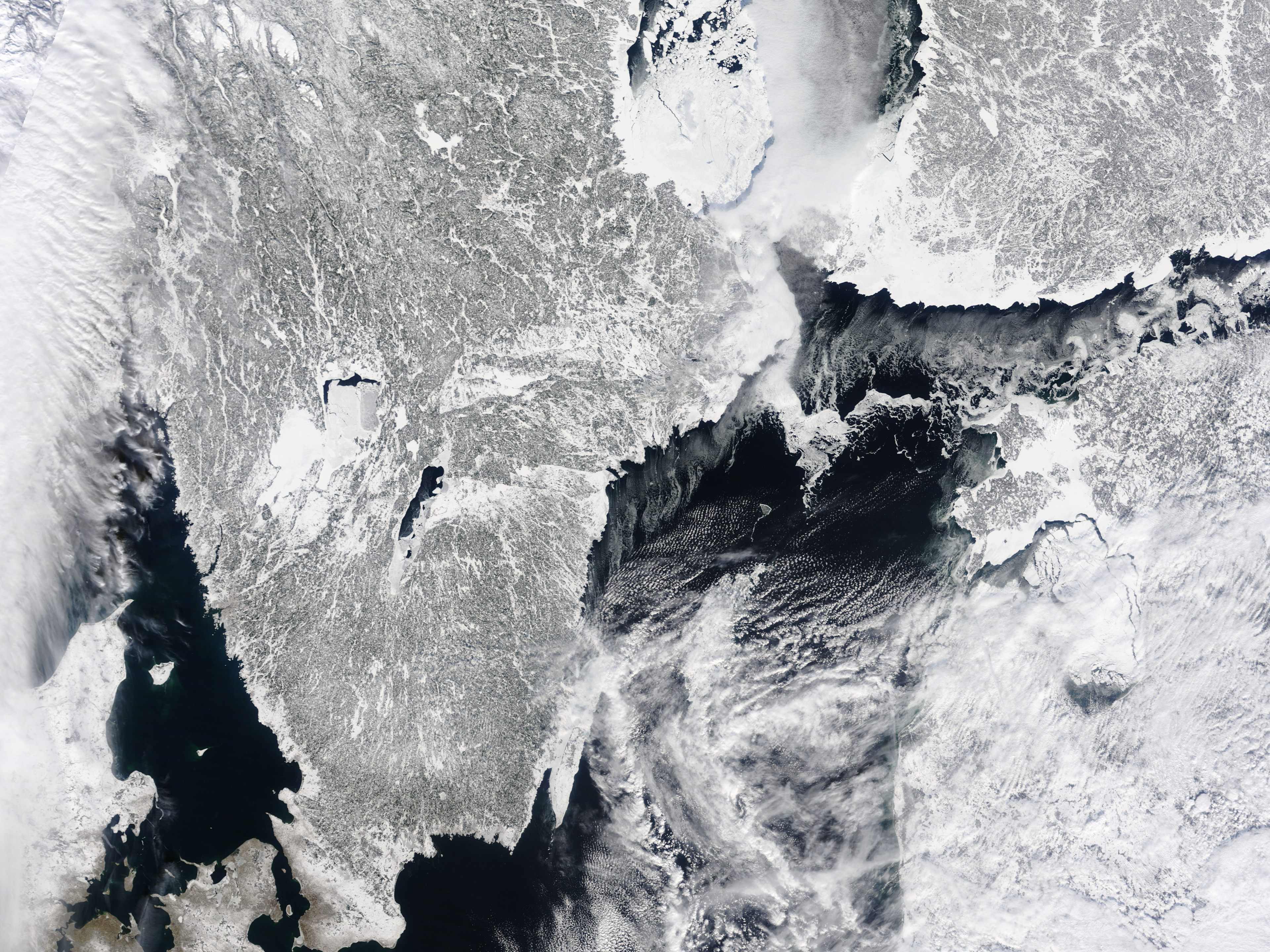 Thick Ice in the Baltic Sea - related image preview
