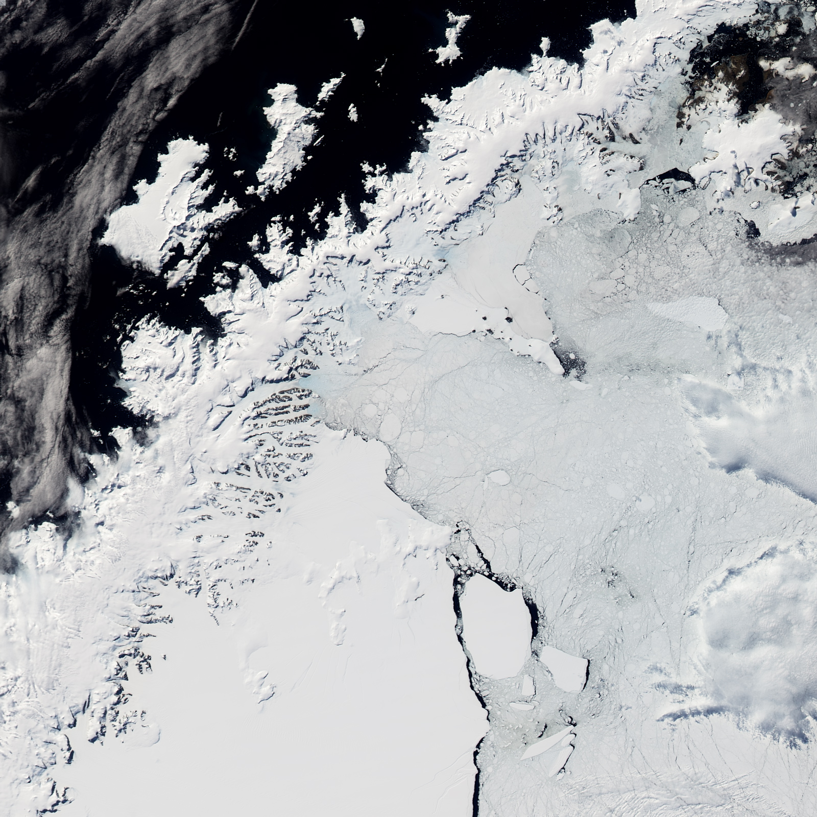 Fragments of Larsen B Ice Shelf Lingered Until 2005 - related image preview