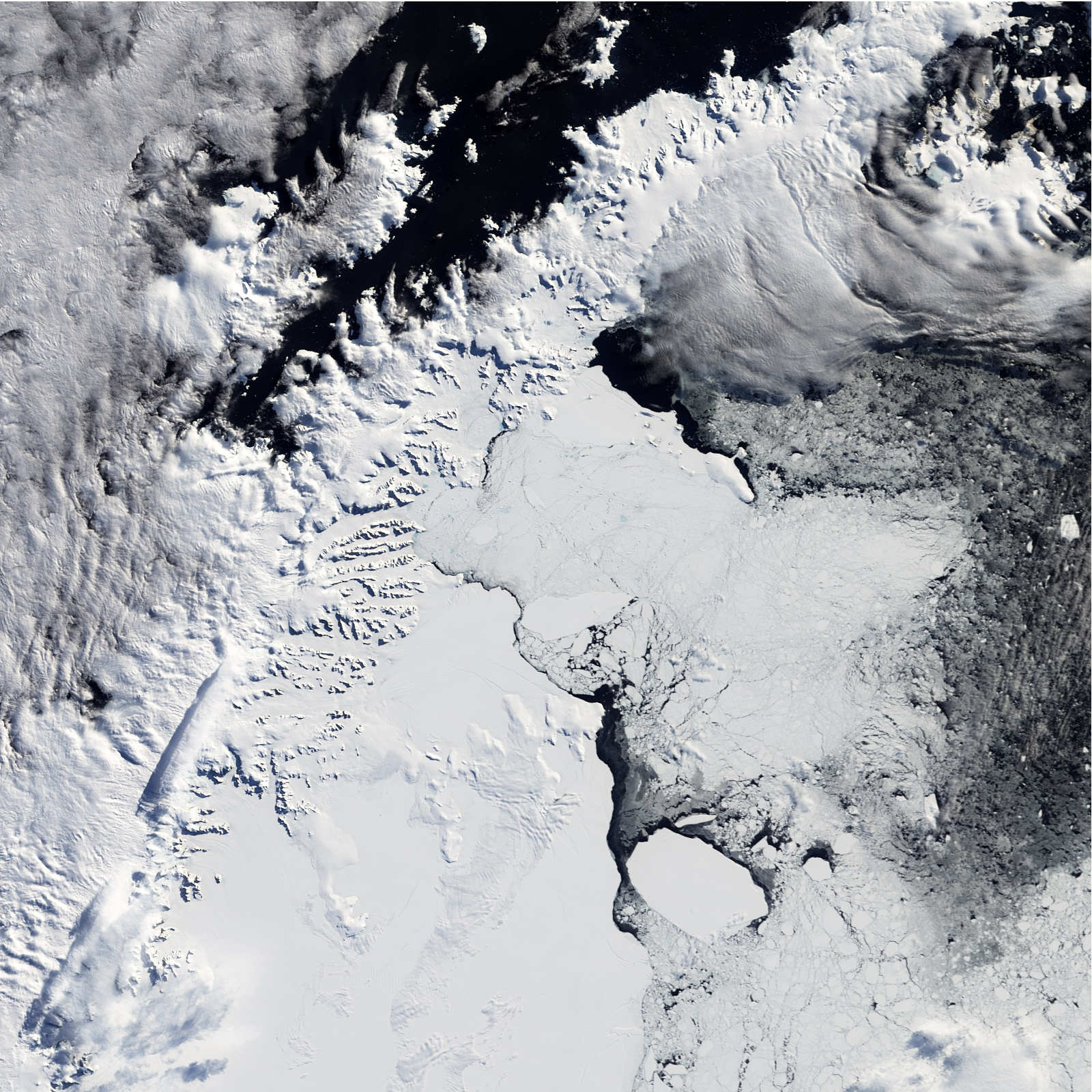 Fragments of Larsen B Ice Shelf Lingered Until 2005 - related image preview