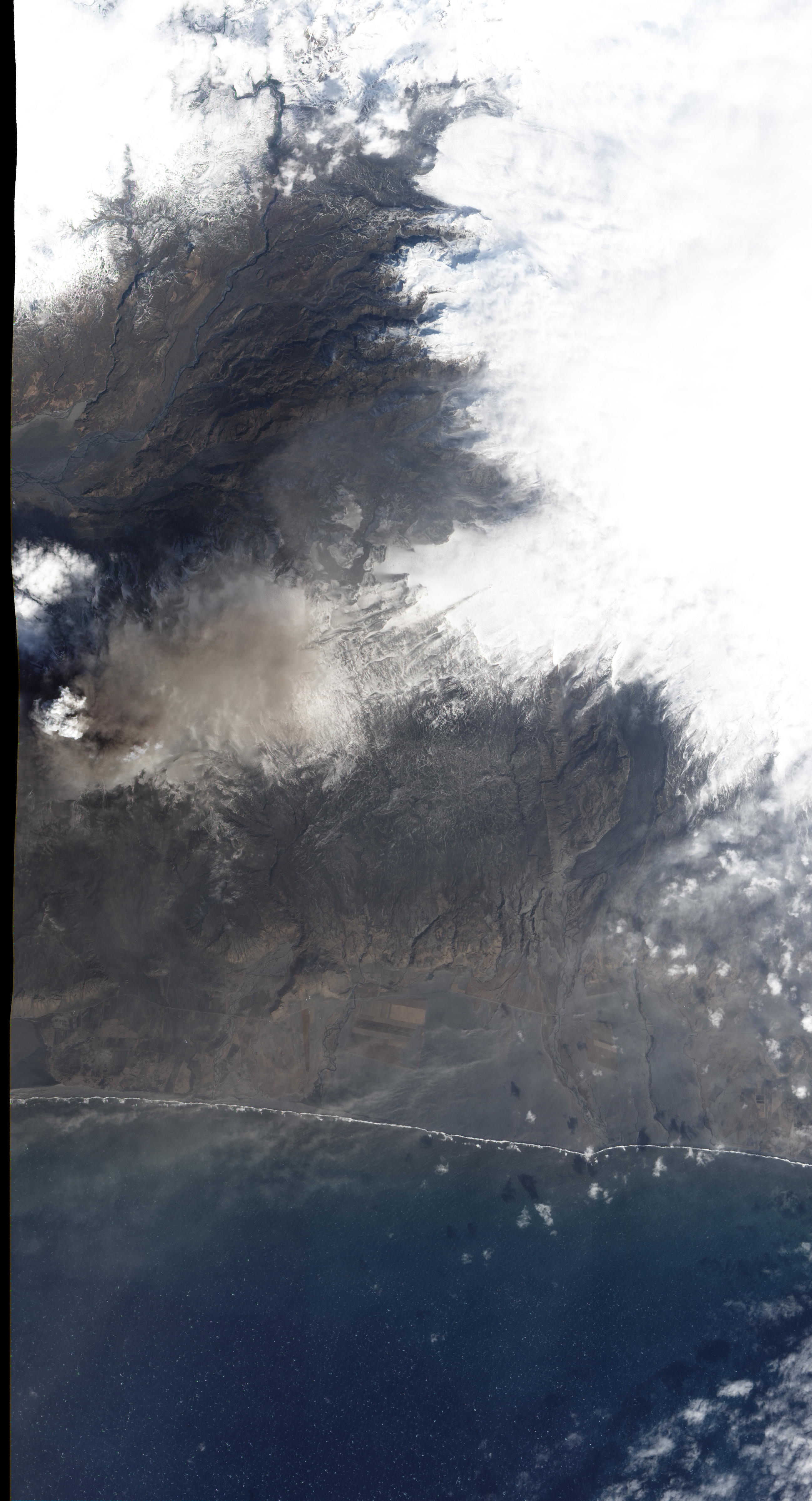 Eruption of EyjafjallajÃ¶kull Volcano, Iceland - related image preview