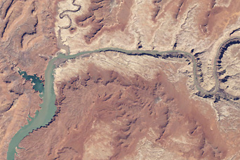 April 2010 Water Level in Lake Powell - related image preview