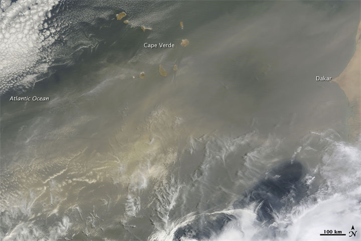 Saharan Dust Crosses the Atlantic