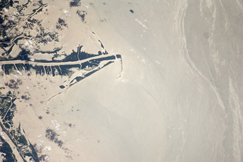 Oil Slick, Mississippi River Delta, Gulf of Mexico - related image preview