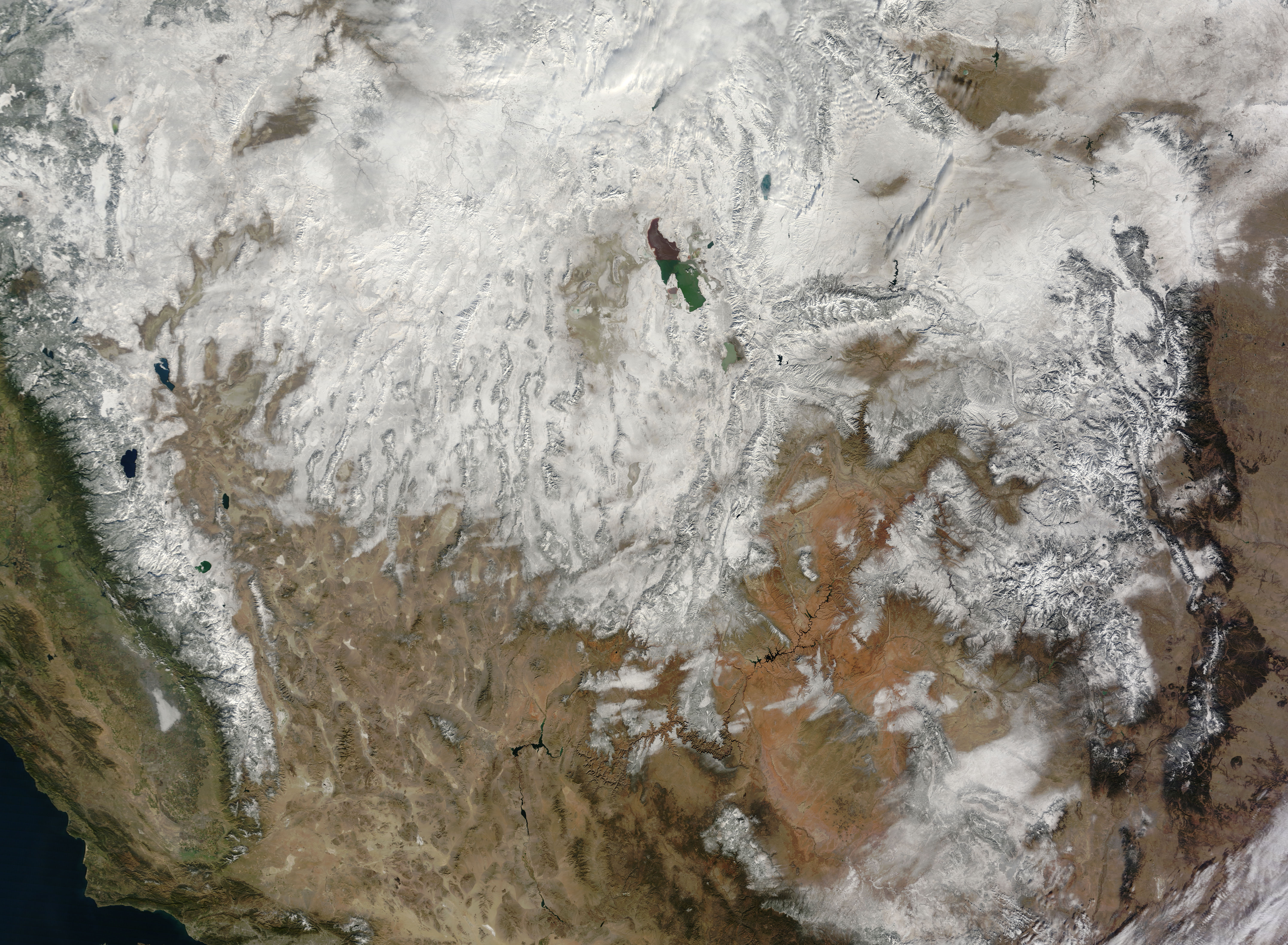 Snowstorm covers Western United States - related image preview