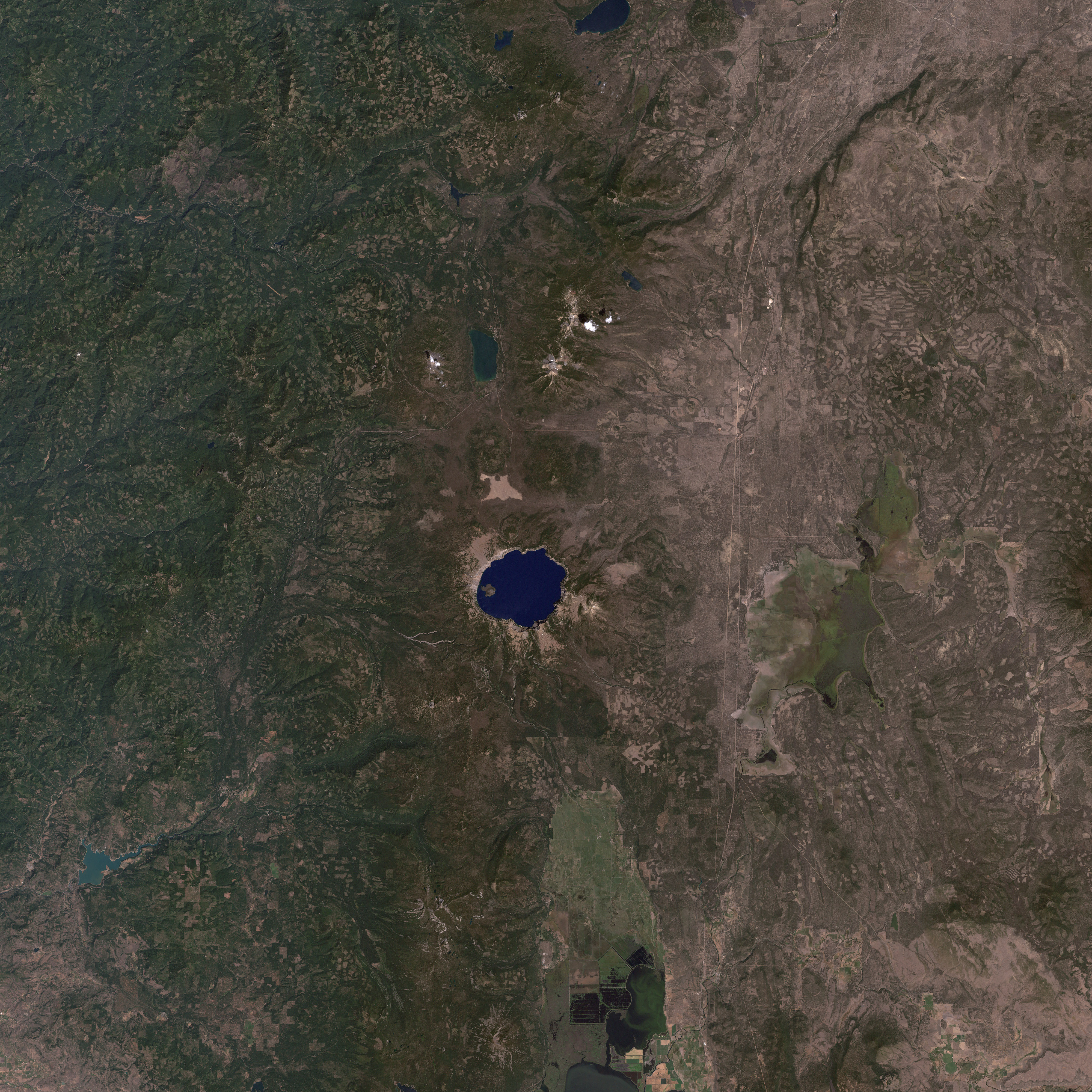 Координаты озера большое. Кратер Lake. Crater Lake местоположение. Crater Lake координаты. Кратер одинокого дерева.