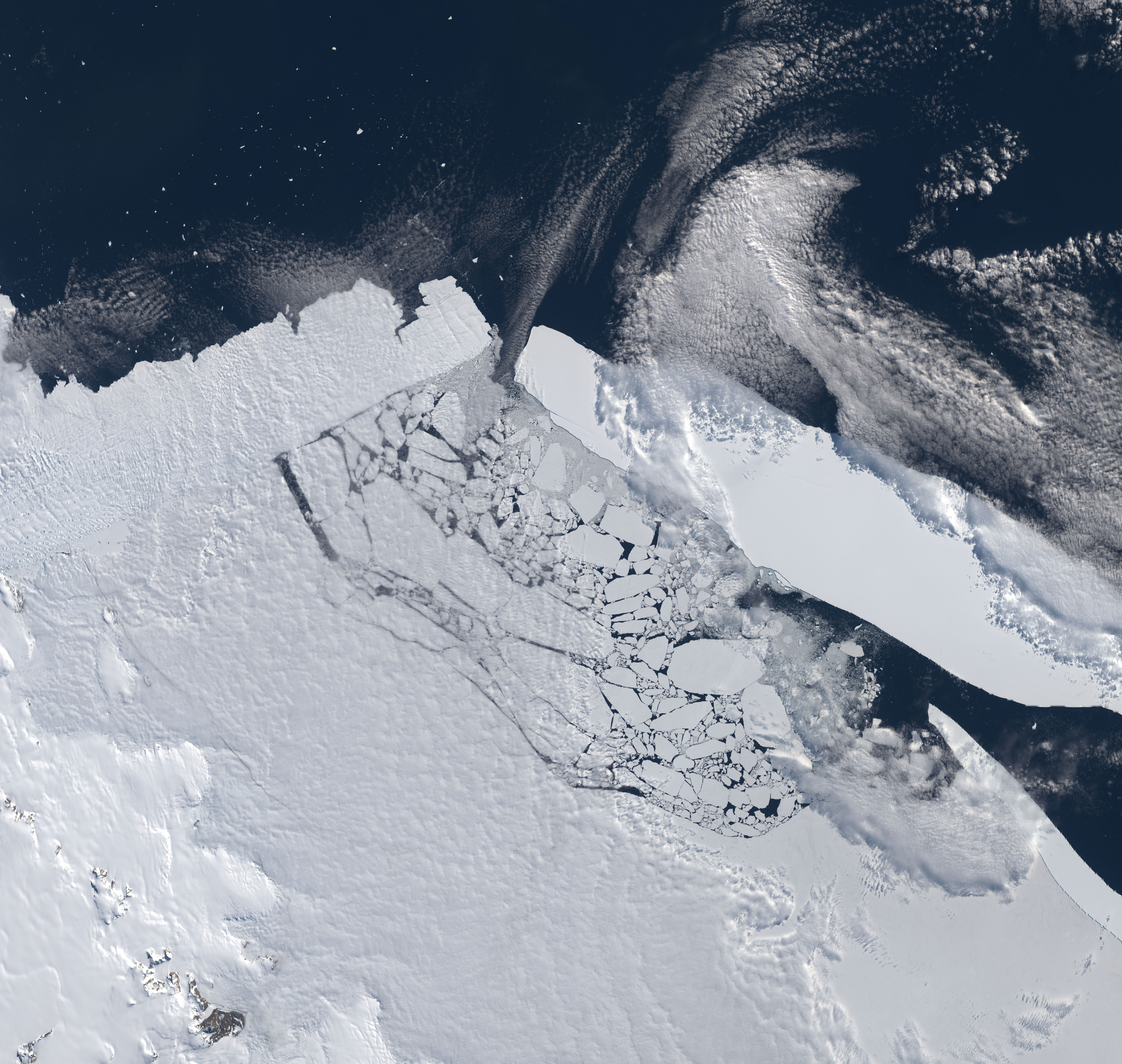 Antarctic Iceberg Gets Stuck - related image preview