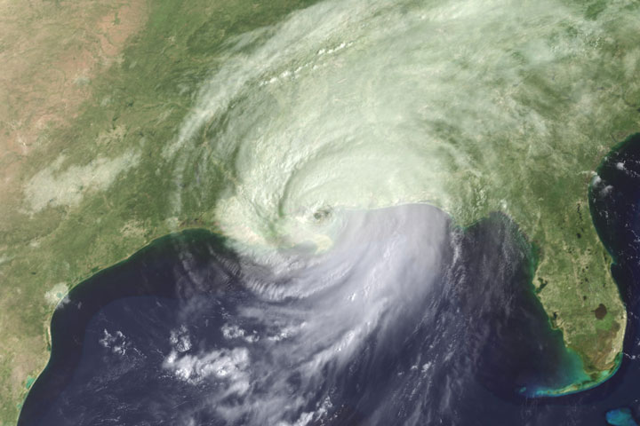 Hurricane Katrina Arrives - related image preview