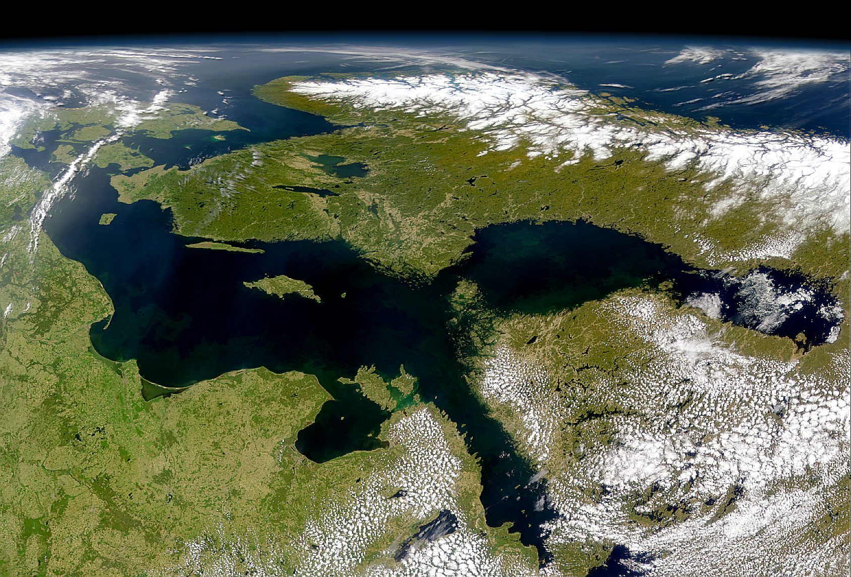 Балтийское море снимок из космоса