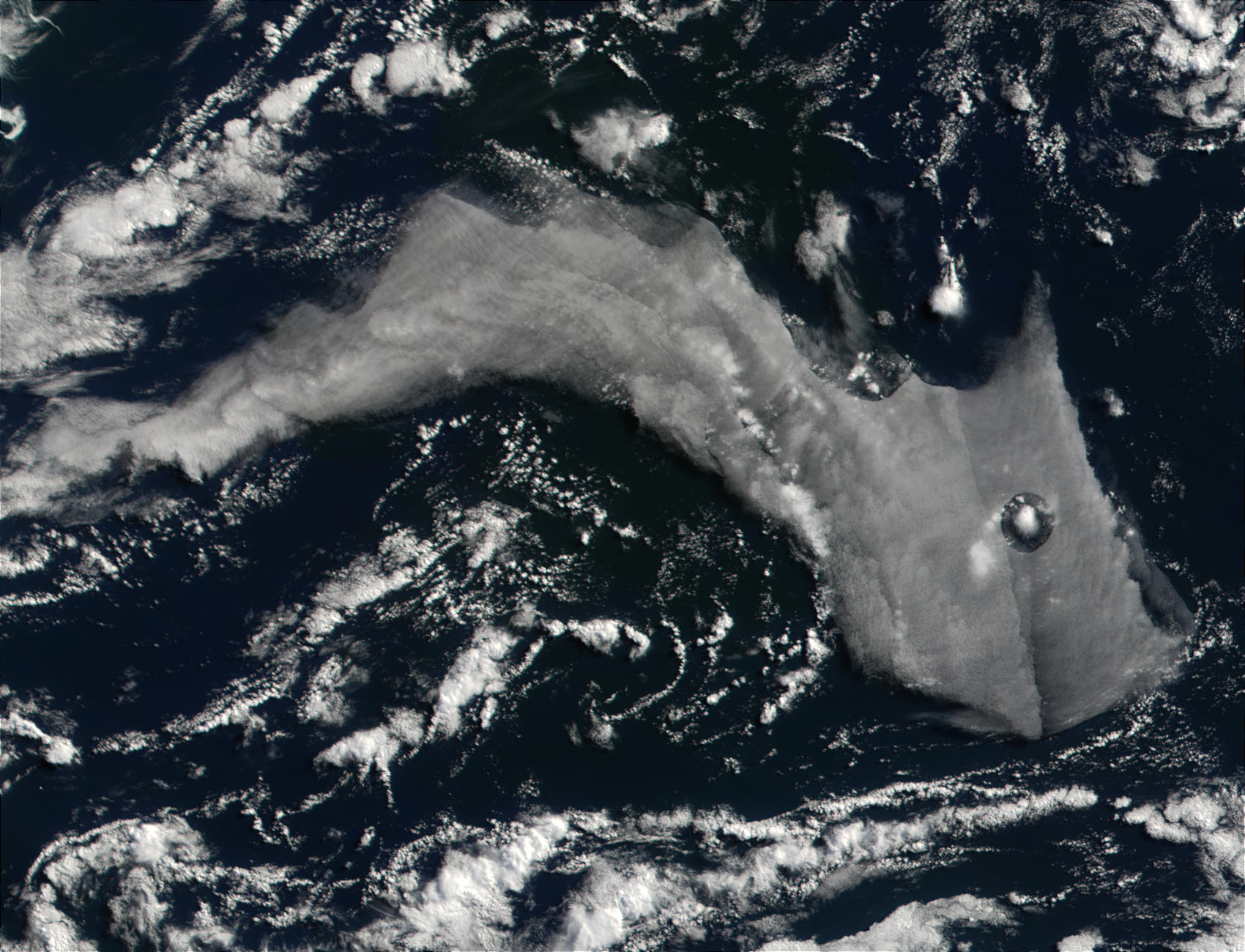 Odd cloud in the Ross Sea, Antarctica - related image preview