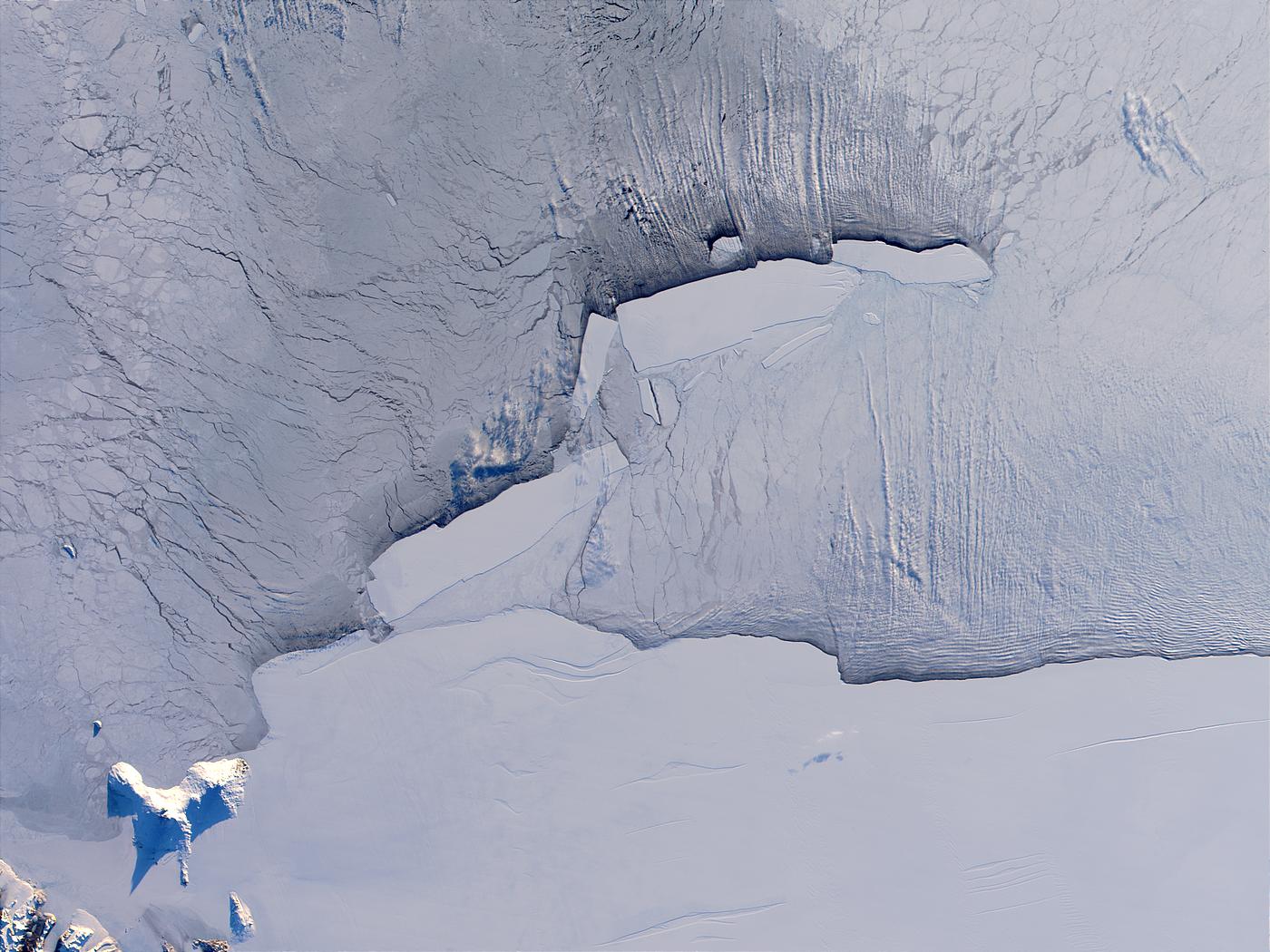 B-15 iceberg family in the Ross Sea, Antarctica - related image preview