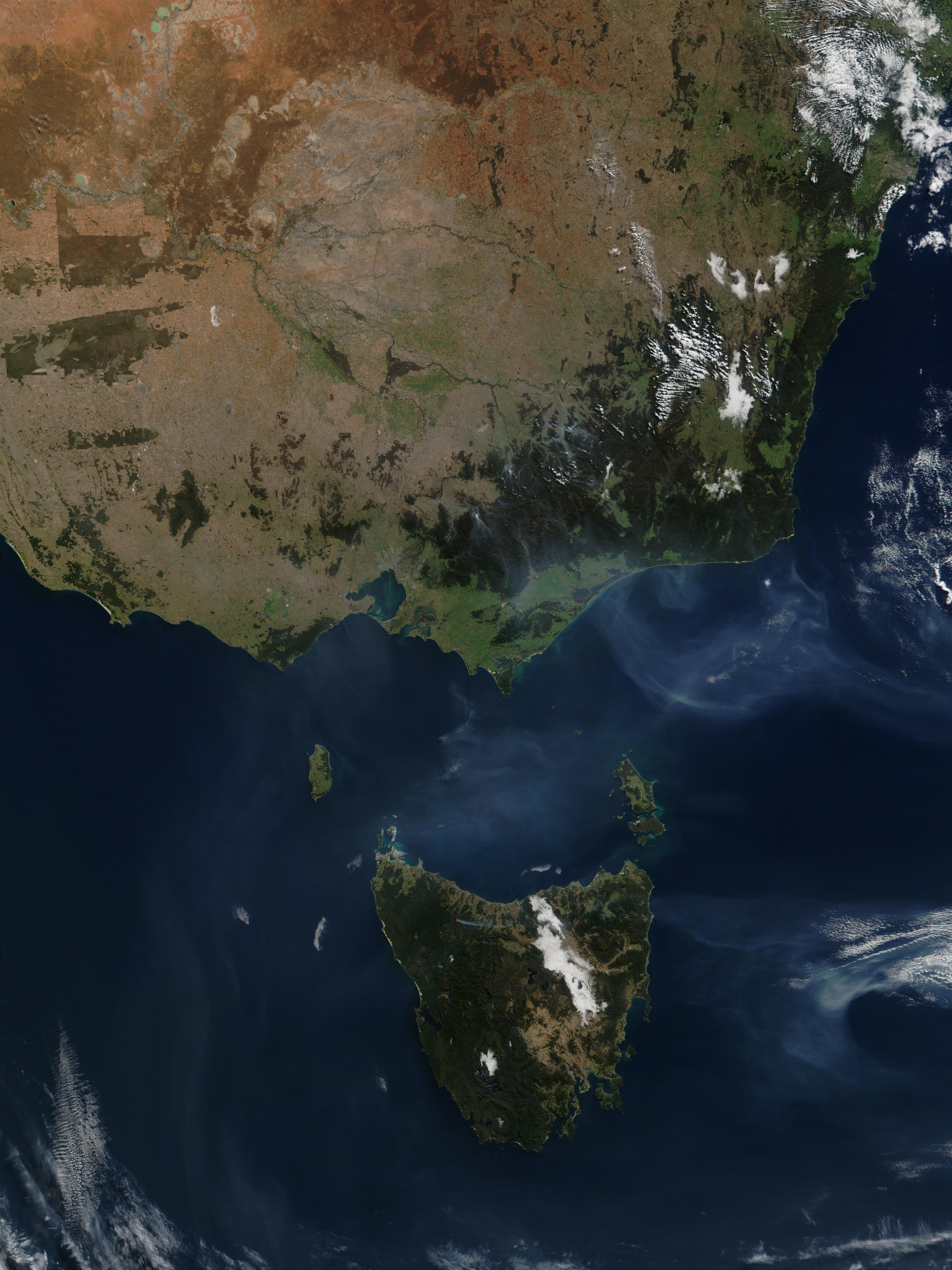 Fires and smoke in Southeast Australia and Tasmania - related image preview