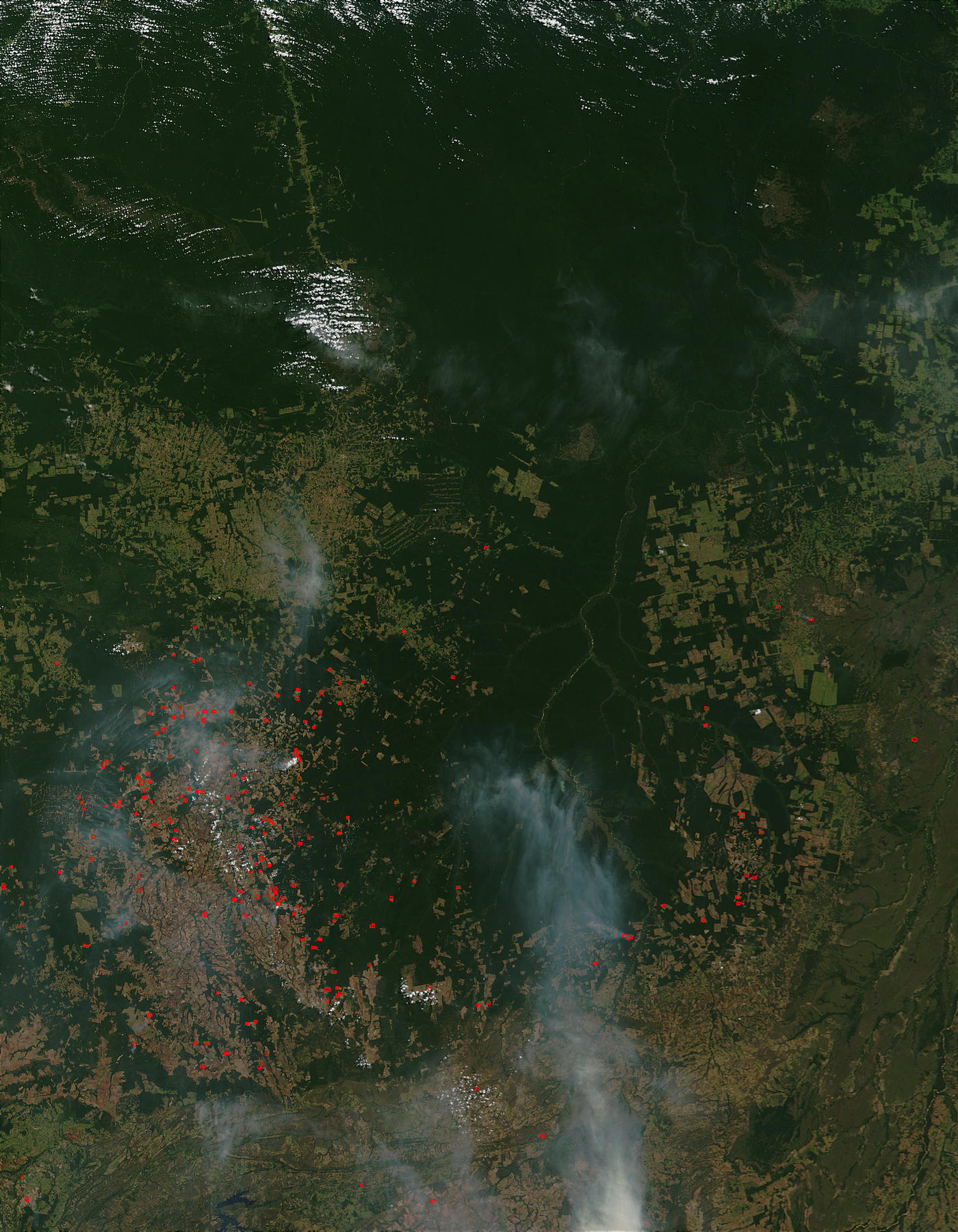 Fires and smoke around the upper Xingu River, Brazil - related image preview