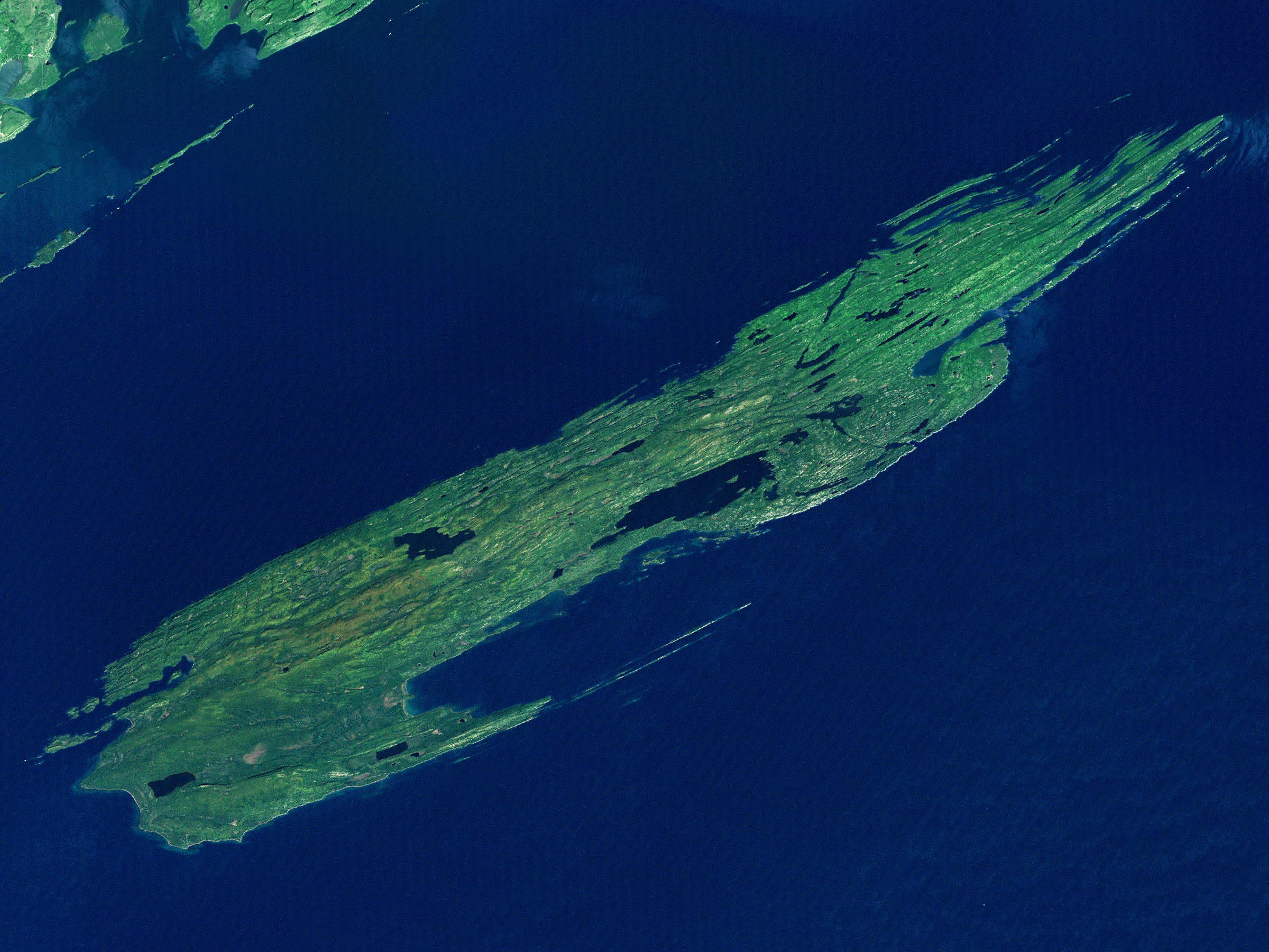 Остров на озере которое находится на острове. Айл-Роял остров. Национальный парк Айл-Ройал. Остров в озере на острове в озере на острове. Остров который находится в озере которое находится на острове.