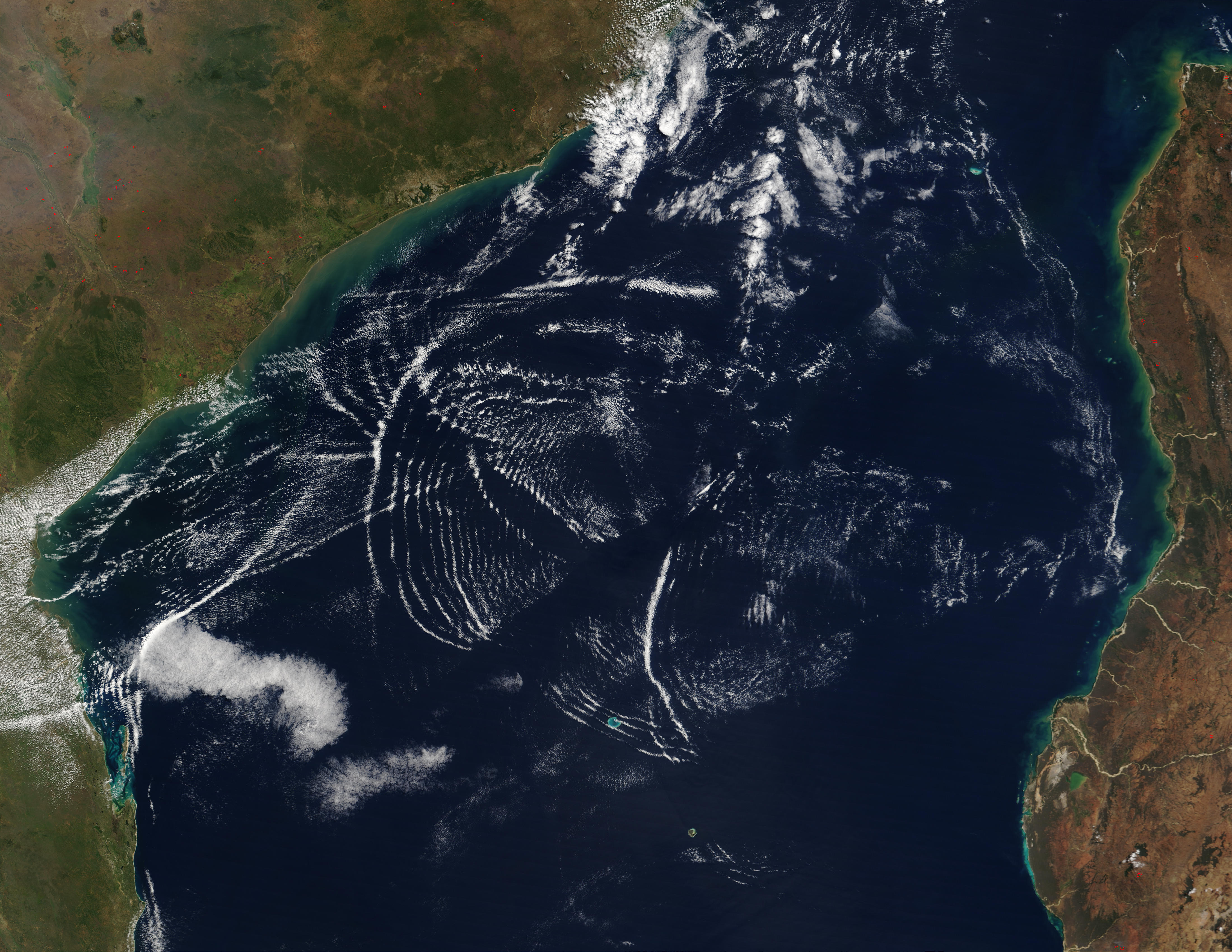Circular cloud streets in Mozambique Channel - related image preview