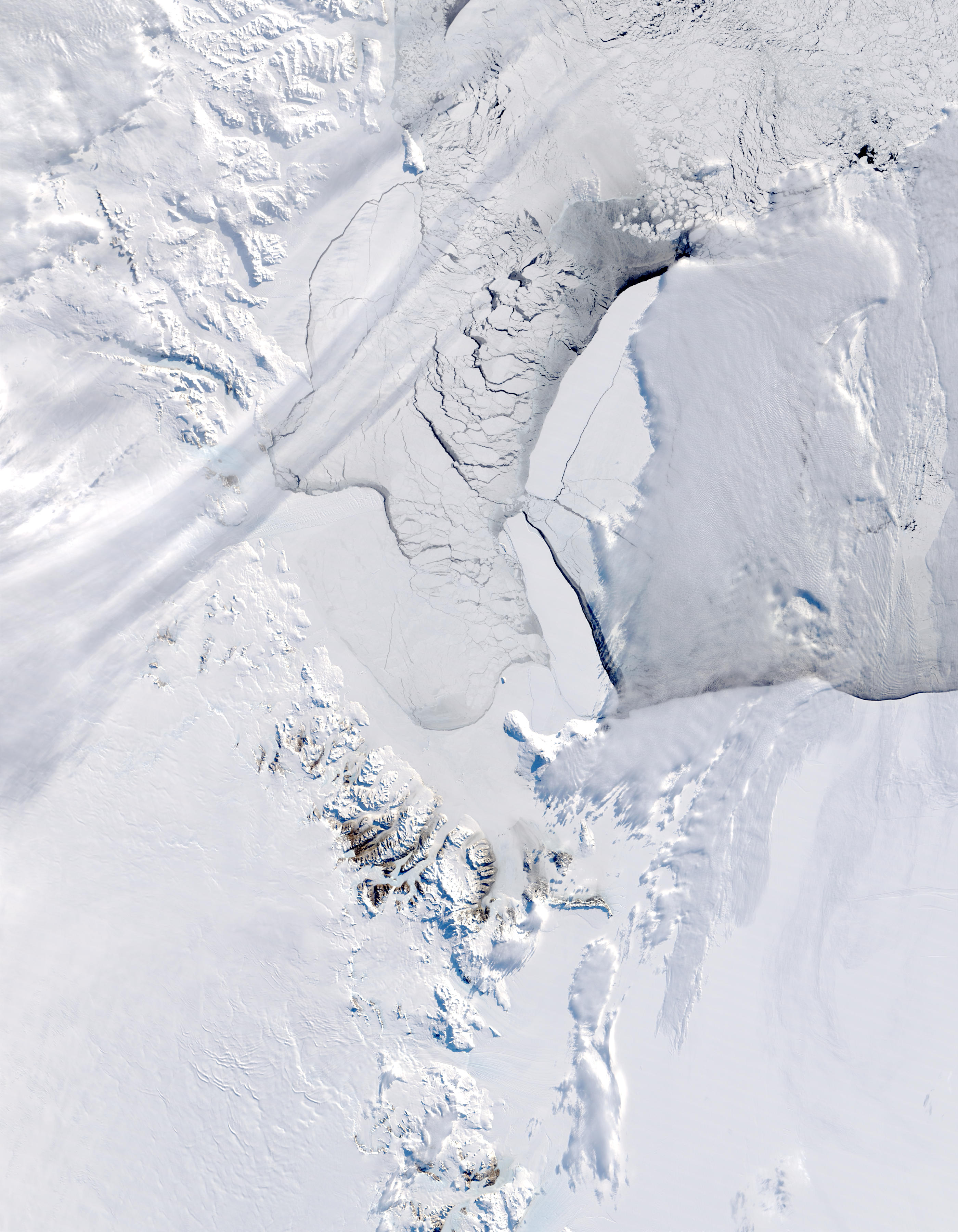 C-16, C-19 and B-15A icebergs in the Ross Sea, Antarctica - related image preview