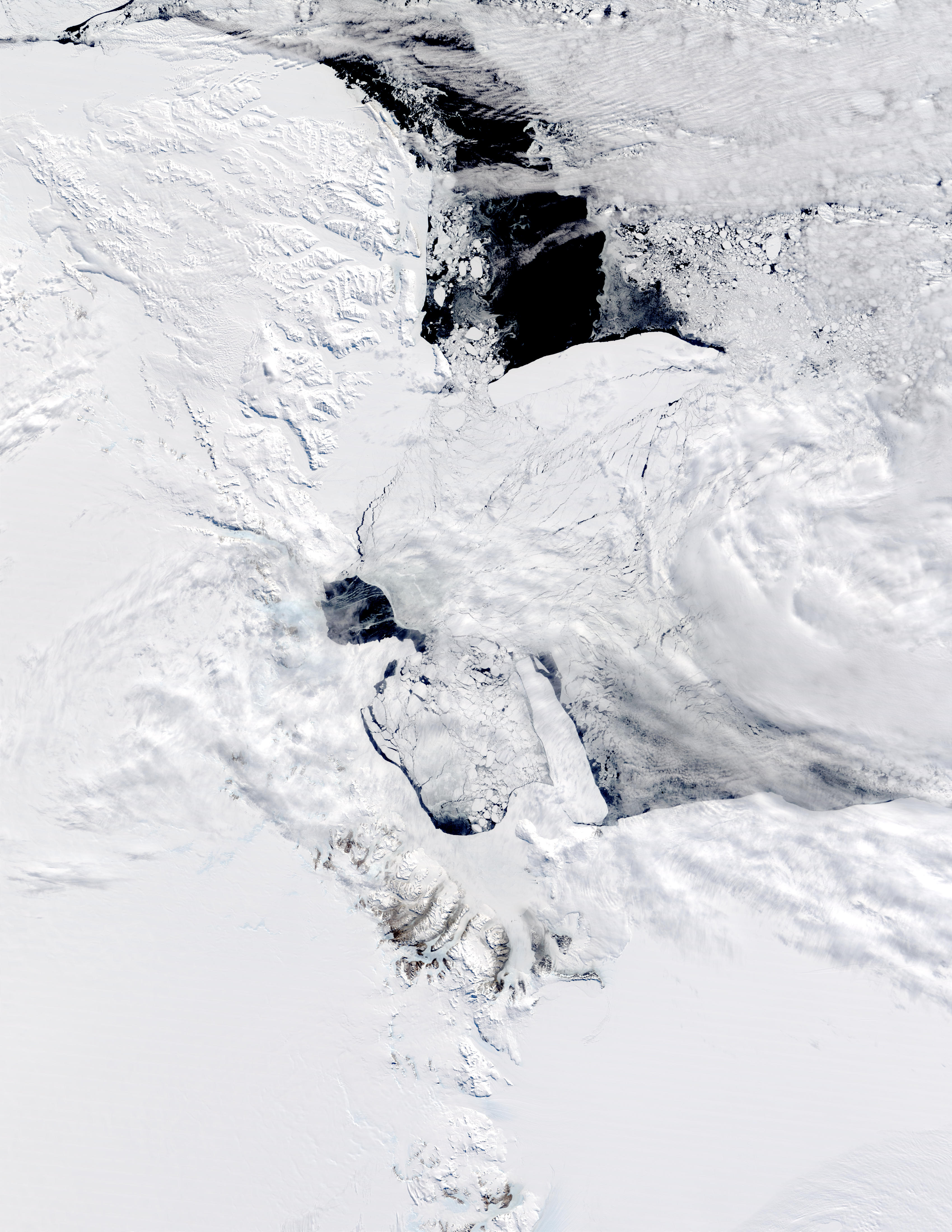 B-15A and C-19 icebergs in the Ross Sea, Antarctica - related image preview