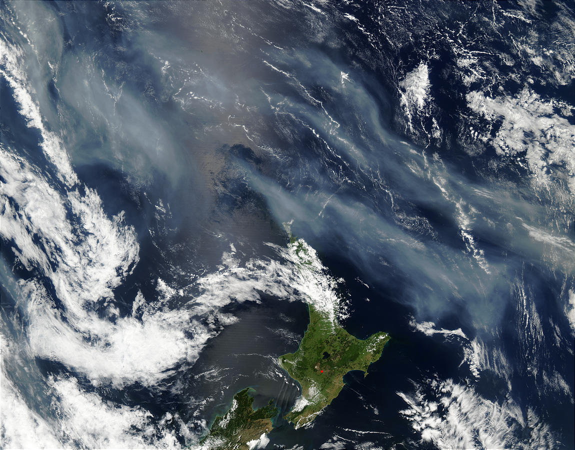 Australian smoke north of New Zealand - related image preview