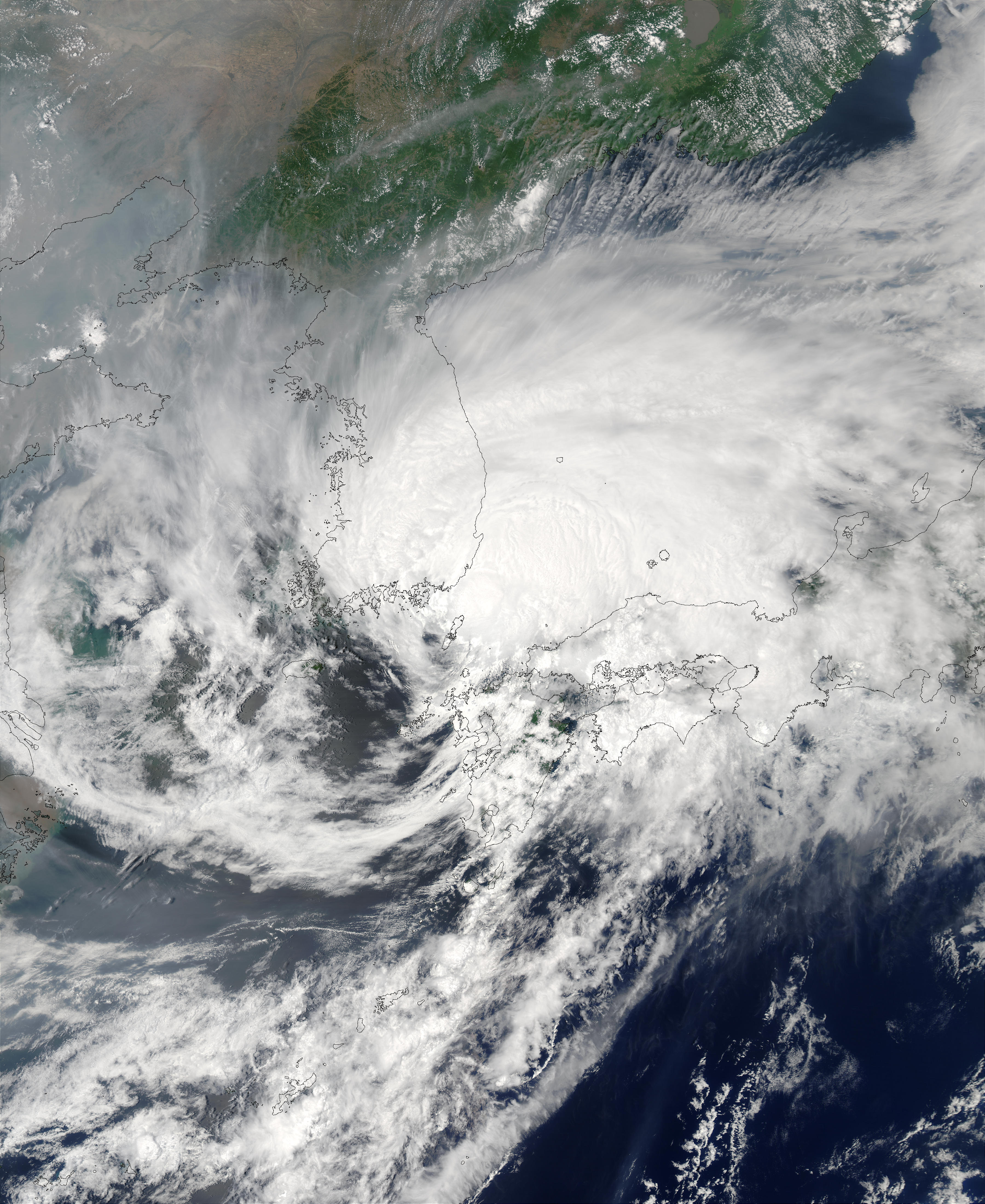 Typhoon Soudelor (07W) between Korea and Japan - related image preview