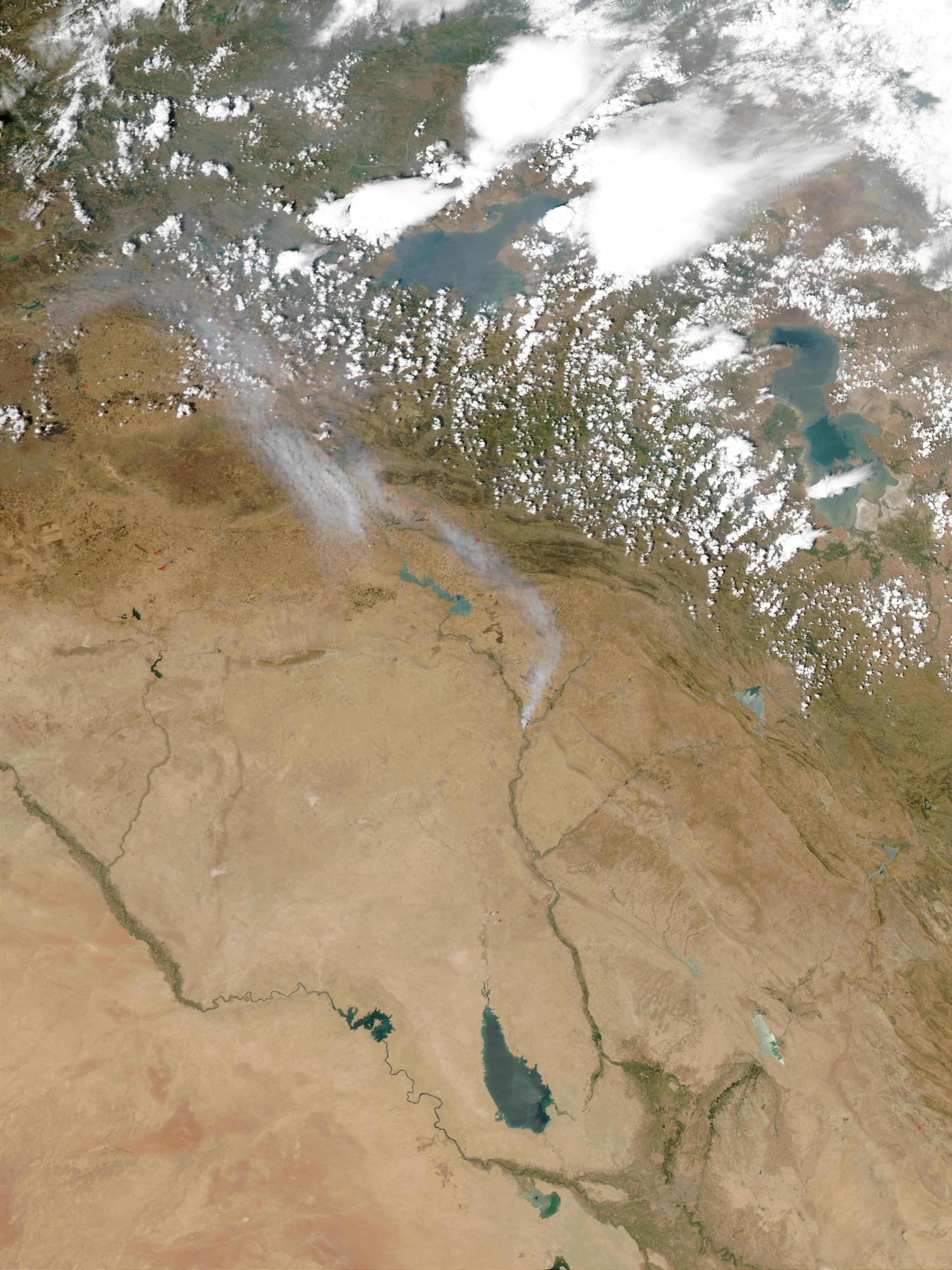 Toxic smoke plume from sulfur fire in Northern Iraq - related image preview