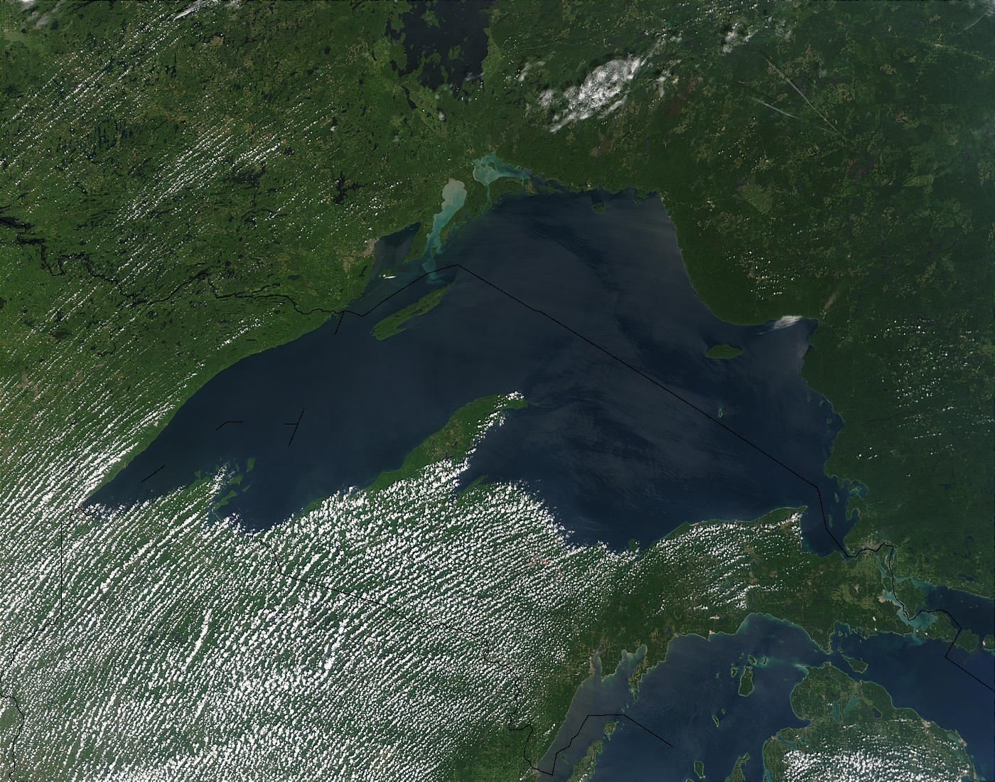 Верхнее озеро США со спутника