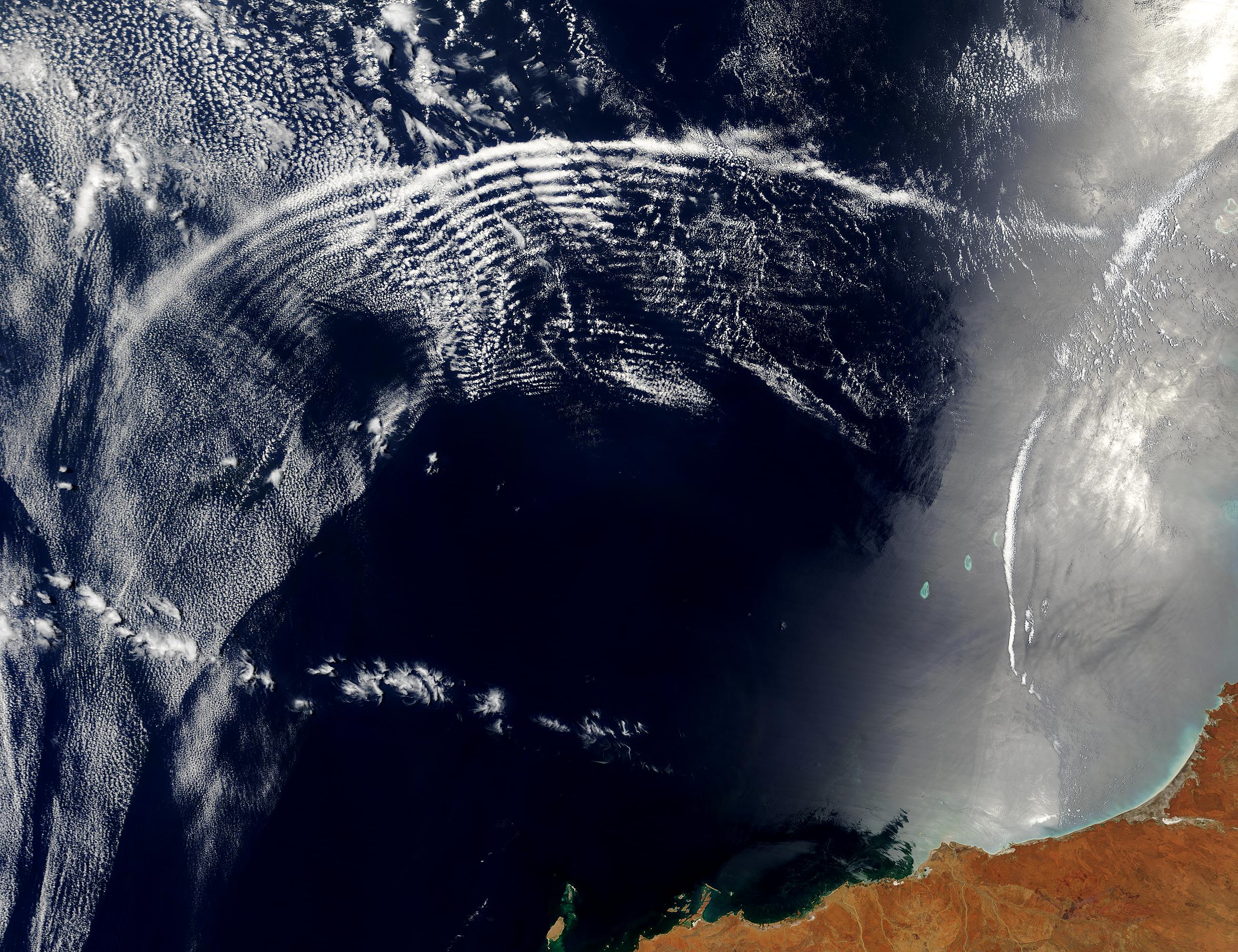 Atmospheric gravity waves and internal waves off Australia - related image preview
