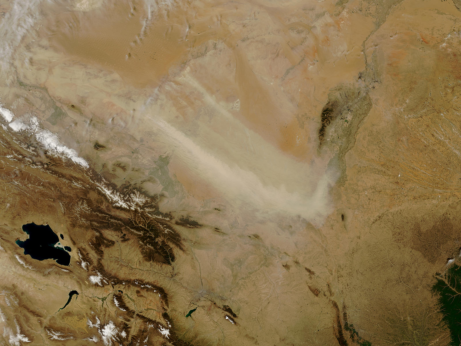 Dust storm in Tengger Desert, northcentral China - related image preview