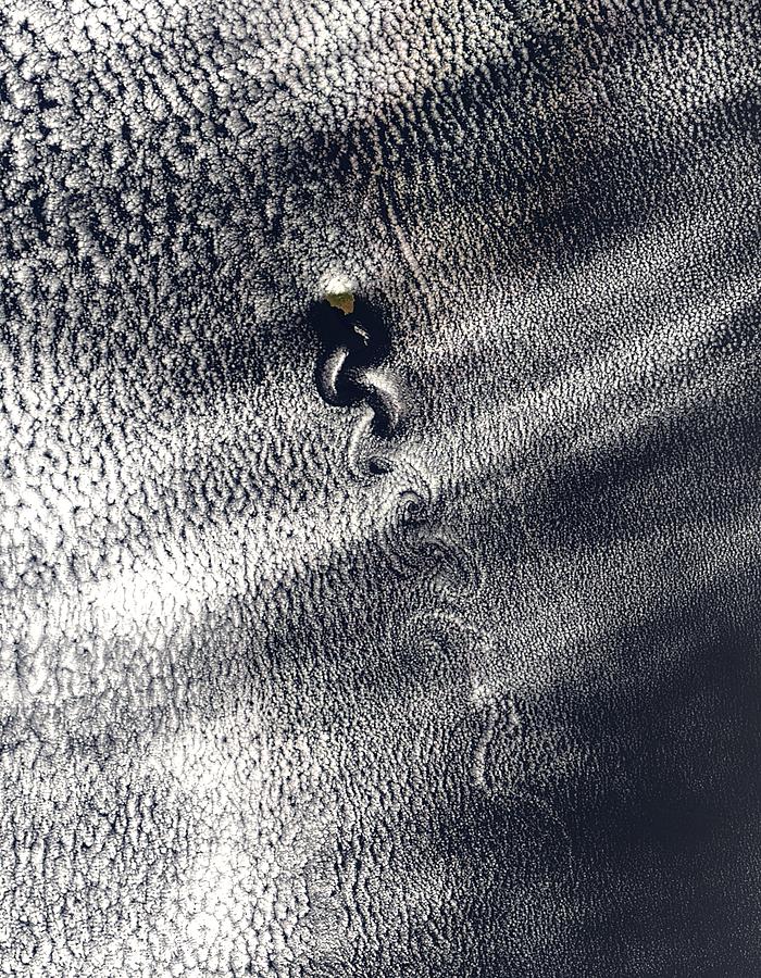 Vortex street off Revillagigedo Archipelago, North Pacific (morning overpass) - related image preview