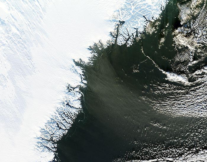 Streamer of snow of Southern Greenland - related image preview