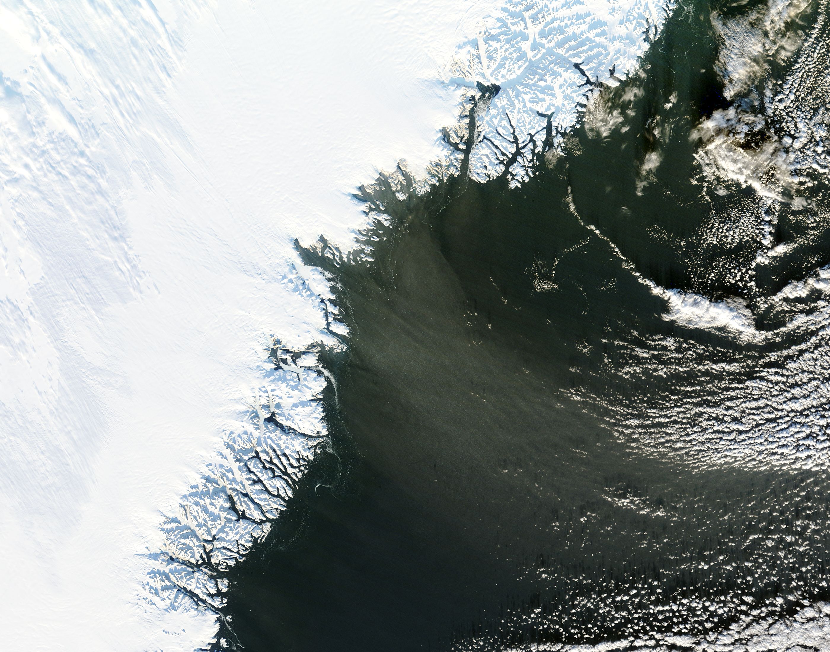 Streamer of snow of Southern Greenland - related image preview