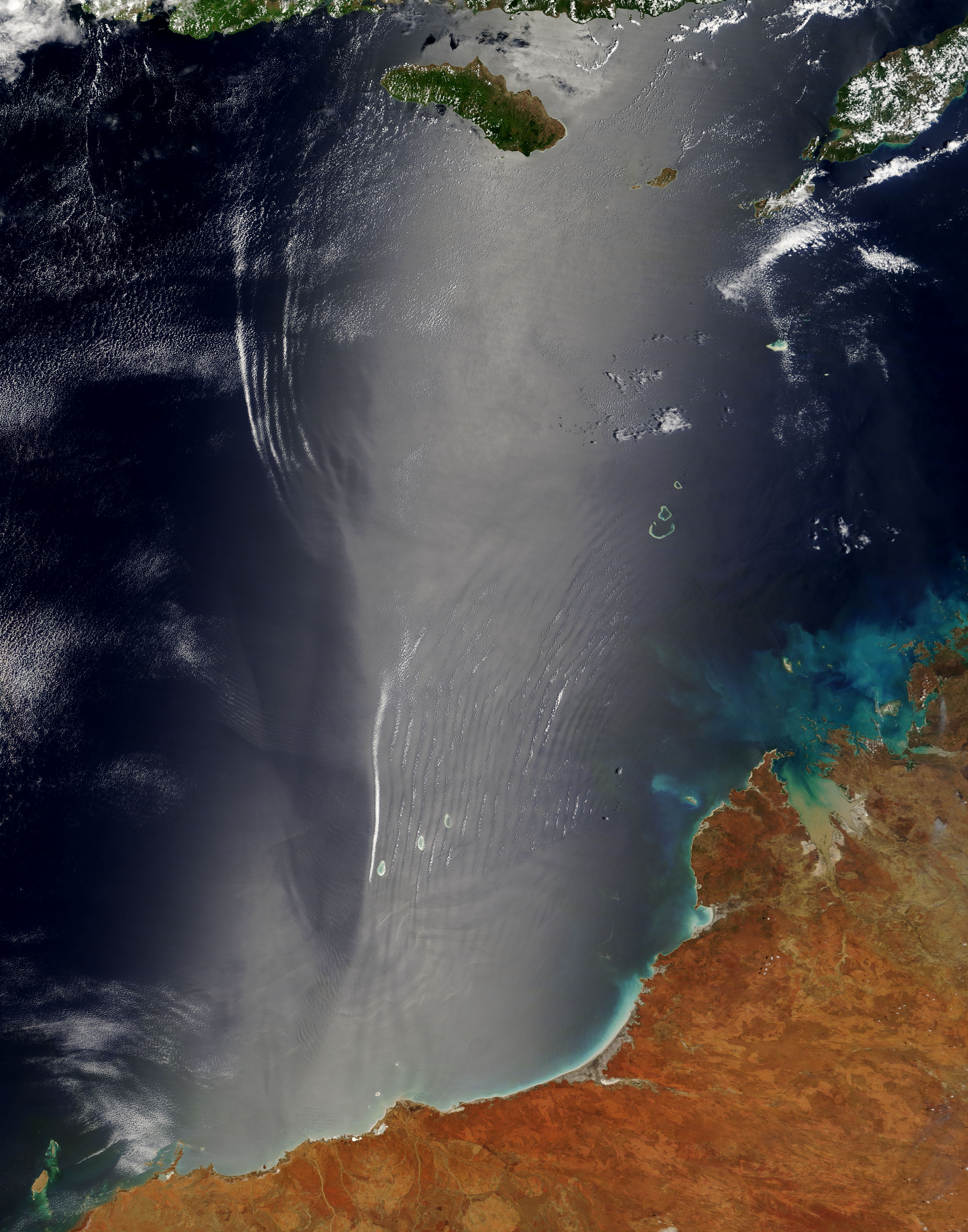 Atmospheric gravity waves between Indonesia and Australia - related image preview