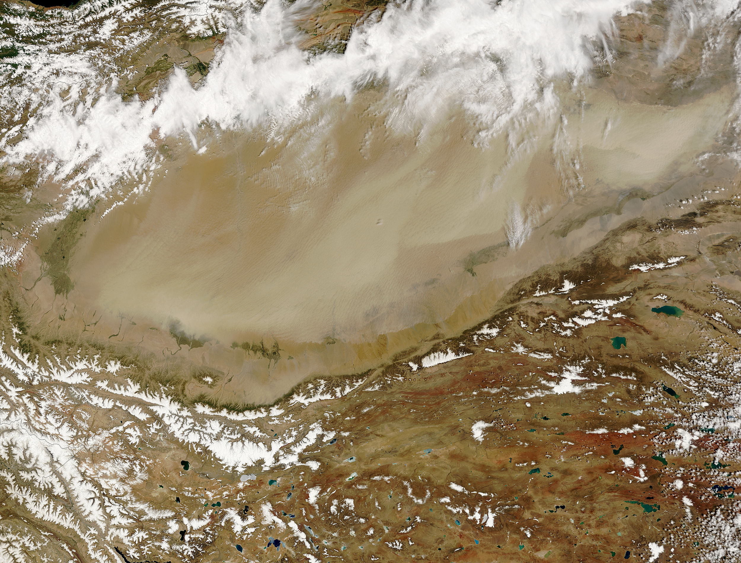 Dust storm in Taklimakan Desert, Western China - related image preview