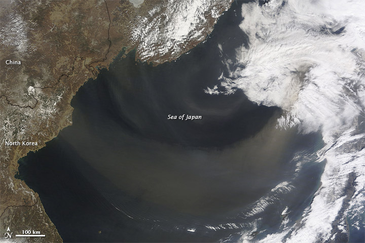 Dust over the Sea of Japan