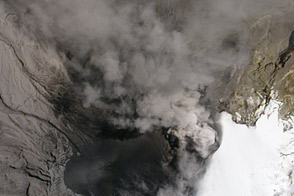 Simmering Eruption of Nevado Del Ruiz